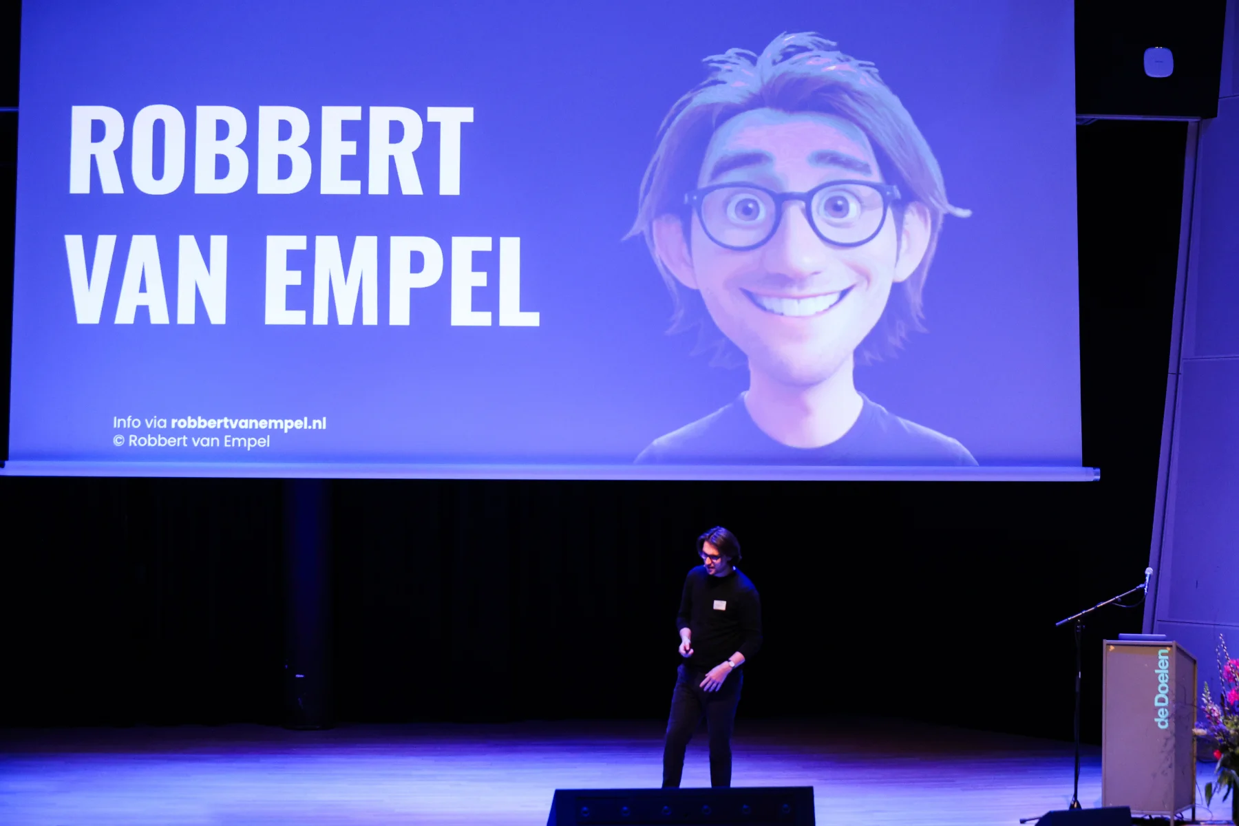 Robbert van Empel op een podium